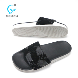 Pantoufles en <span class=keywords><strong>plastique</strong></span> durables à la mode sur mesure pantoufles pour hommes <span class=keywords><strong>sandales</strong></span> glissantes avec logo - Product Image 2