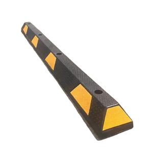 1780mmヘビーデューティー工業用ゴム製パーキングカーブ車両ガレージホイールストッパーは車両バンパーを保護します - Product Image 1