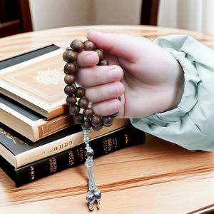 Tasbih étnico de madera roja natural, suave y brillante, de 10 mm y 33 cuentas, cómodo para sostenir en la mano, accesorio musulmán para el Dhikr diario. - Product Image 1