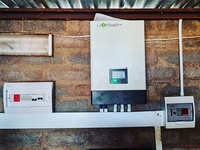 Système d'énergie solaire hybride Luxpower 5 kW Eco avec onduleur solaire hors réseau double MPPT