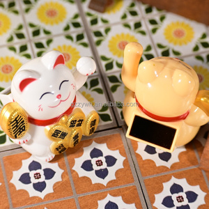 Decoración de alta calidad Plástico Fortune Lucky Cat Maneki Neko Cat 2 pulgadas Solar Feng Shui Gold Lucky Cat - Product Image 4