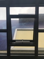 Fenêtre à auvent moderne à double vitrage en alliage d'aluminium avec écran à persiennes Contrôle des insectes pour la maison de villa et les hôtels