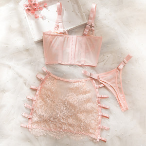 Soutien-gorge et culotte en dentelle sexy pour femmes ensemble de sous-vêtements avec string jarretière décoration de trou de contrôle de la lumière - Product Image 6