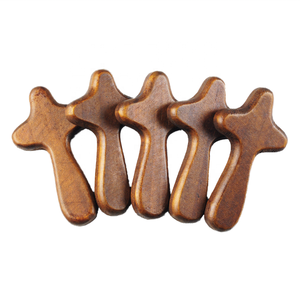 Cruz de <span class=keywords><strong>madera</strong></span> pequeña personalizada en stock, diseño grabado al por mayor - Product Image 1