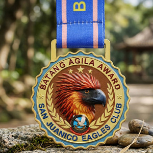 Medallas de Premio Personalizadas con Patrón de Águila en 3D con Recubrimiento Dorado, Medallas de Metal Personalizadas con Logotipo de Aleación de Zinc para Premios de Clubes y Organizaciones - Product Image 3