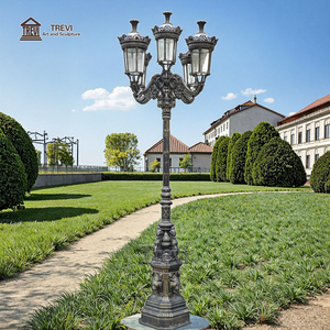 Lampione da <span class=keywords><strong>Giardino</strong></span> in Ghisa Stile Vittoriano Antico per Decorazione Europea di Castelli/Ville - Product Image 1