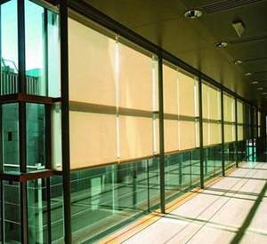 Les ventes directes d'usine peuvent être utilisées comme tissu en <span class=keywords><strong>fibre</strong></span> <span class=keywords><strong>de</strong></span> <span class=keywords><strong>verre</strong></span> enduit <span class=keywords><strong>de</strong></span> PVC ignifuge et ignifuge <span class=keywords><strong>sur</strong></span> les rideaux - Product Image 5