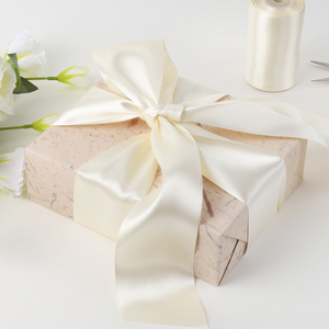 Ruban en satin double face blanc élégant certifié OEKO, 100% polyester, pour boîte cadeau et bricolage - Product Image 1