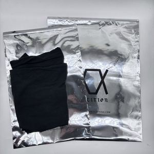 Bolsas de Envío Metálicas Plateadas con Logotipo Personalizado, Resistentes al Agua y Duraderas, para Ropa y Pieles - Product Image 3