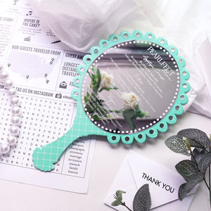 Tarjetas de Menú de Papel con Forma de Espejo de Mano, Diseño con Borde de Encaje Verde Menta para Eventos de Boda - Product Image 2