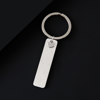 Ywyougang - Porte-clés rectangulaire fin et long, pendentif en forme de petit cœur, gravure personnalisée, accessoire pour clés de voiture
