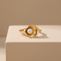 Bague ajustable en cuivre plaqué or 18 carats avec pétale de lys et perle d'eau douce, bijou botanique tendance pour femme, cadeau