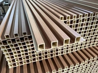 Panel Dinding WPC Tahan Air Motif Kayu Dekoratif Sirip Beralur untuk Gedung Kantor Komersial