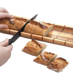Tabla de madera para pan con asa y diseño de ranuras largas para mesa de comedor y bandejas de servir - Product Image 5