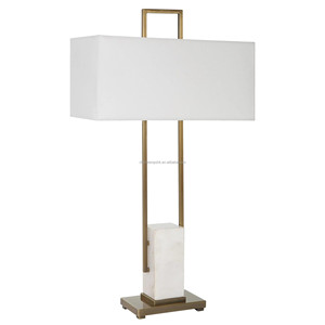 Lampe de table moderne minimaliste avec cadre en marbre blanc et laiton antique |   Éclairage d'ambiance élégant pour chambre d'hôtel et bureau - Product Image 1