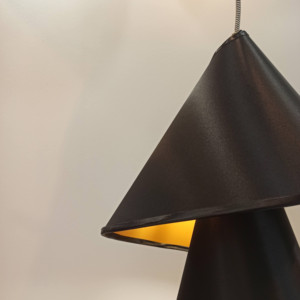Lampada a sospensione fatta a mano TORNADO in nero e oro: Design illuminotecnico scandinavo - Product Image 2
