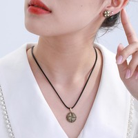 Ensemble de bijoux texturés ronds rétro XUPING, collier en cordon de cuir noir et boucles d'oreilles clous, ensemble 2 pièces pour femme, usage quotidien, vente en gros