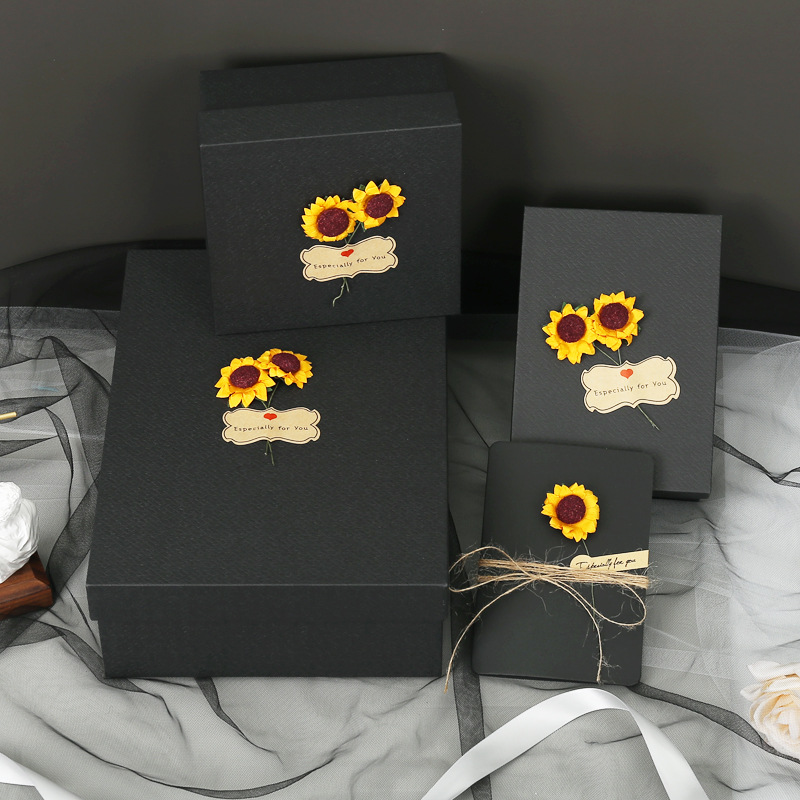 Boîte avec des tournesols