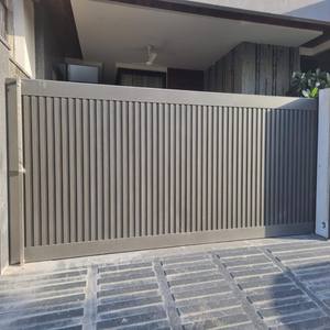 <span class=keywords><strong>Portail</strong></span> électrique en métal au design moderne avec grande porte d'entrée extérieure, clôture en aluminium <span class=keywords><strong>gris</strong></span> foncé pour allée privée - Product Image 3