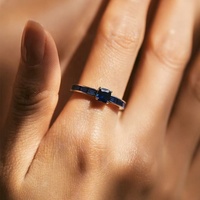 Bague OEM de luxe en argent sterling 925 avec pierre bleue taille émeraude pour femme, baguette de mariage, bagues fines en saphir et zirconium cubique 5a