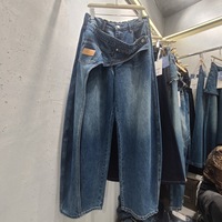 J115 Jean large asymétrique à taille drapée pour femme, coupe irrégulière, avec empiècements incurvés, en denim délavé vintage, pantalon ample