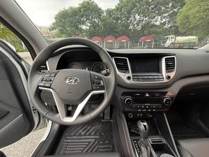 Hyundai <span class=keywords><strong>Tucson</strong></span> 1.6T automatique 2WD SUV 5 portes 5 places 7 vitesses à embrayage sec 177 ch sièges en cuir feux de jour à LED voiture d'occasion 2015 - Product Image 6