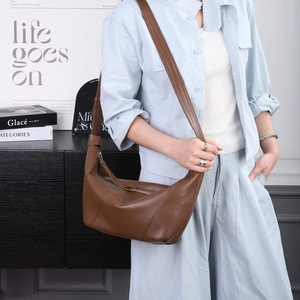 Bolso Bandolera de Cuero Genuino para Mujer, Elegante, a la Moda, de Gran Capacidad, Impermeable y Ecológico, Venta al Por Mayor en China a Precio Económico - Product Image 1