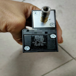 1 adet Yeni Mn1h-5/2-d-1-fwbrr-s-c 159716 Solenoid Ücretsiz Kargo - Product Image 1