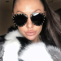 Lunettes de soleil pilote sans monture pour femme, protection UV400, durables, confortables, légères, monture métallique cloutée, élégantes, unisexes, tendance