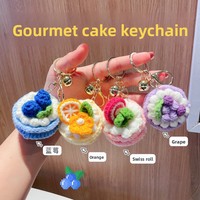 Porte-clés pendentif en peluche au crochet en forme de gâteau, style alimentaire réaliste, moderne et minimaliste, orange et raisin, breloque de sac, cadeau d'anniversaire idéal pour