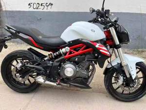 Benelli Yellow Dragon 300 Usada, Bicilíndrica de Inyección de Combustible, Refrigerada por Agua, 302CC, Fabricada en 2022, con <span class=keywords><strong>9</strong></span>.000 Kilómetros - Product Image 3
