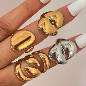 Anello Geometrico Moderno Y & <span class=keywords><strong>S</strong></span> in Acciaio Inossidabile Placcato Oro 18K Design Liscio Bicolore Accessori Gioielli da Donna - Product Image 4