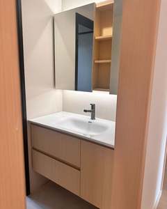 Muebles de Baño Minimalistas para Baños Pequeños, Mueble de Baño Personalizado con Lavabo de Cerámica/Piedra y Espejo - Product Image 2