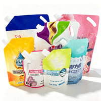 Pochettes souples personnalisées imprimées pour jus, liqueur, eau, boissons – Sachets de recharge liquide découpés sur mesure avec bec verseur, format mini, à fond plat