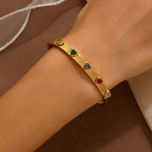 Bracelet élégant pour femme en acier inoxydable avec pierres précieuses colorées et <span class=keywords><strong>bande</strong></span> <span class=keywords><strong>dorée</strong></span>. Collier en acier inoxydable pour femmes. - Product Image 6