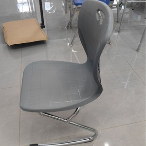 Chaise d'école grise en plastique ABS empilable 41x42x87cm design contemporain pour enfant et étudiant - Product Image 2