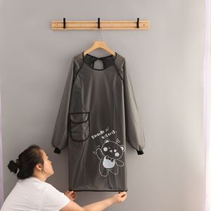 Delantal de TPU de manga larga, impermeable, reversible, para cocinar, uso diario, diseño de dibujos animados y con toallita para limpiar las manos. - Product Image 2