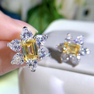 Boucles d'oreilles clous Ike en or 18 carats avec cristal citrine et diamant jaune, bijoux de luxe pour femme pour soirée - Product Image 4