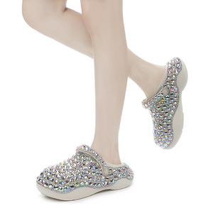 รองเท้าแตะแฟชั่นประดับเพชร พื้น EVA แบบสวม ปิดนิ้วเท้า บุนุ่มสบาย สีสันสดใส เงิน แดง เขียว รุ่น DC-202412 - Product Image 5