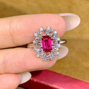 Bague halo en rubis rectangulaire non chauffé SGARIT, or 18 carats, 24 diamants, bijou de déclaration pour femme, pierre précieuse rouge vif. - Product Image 1