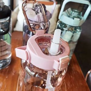 Motivational chai nước 64oz 2 lít <span class=keywords><strong>1</strong></span> gallon thể thao nhựa uống công suất lớn rơm loại với thời gian đánh dấu nhỏ - Product Image 4