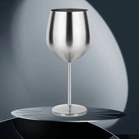 Verre à vin à pied rouge en acier inoxydable doré au design moderne, élégant gobelet à champagne pour usage hôtelier