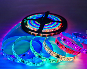 Bande lumineuse LED RGB SMD5050 de 10 mm de large, haute luminosité, avec télécommande USB, 12V/24V DC, idéale pour les petits usages décoratifs. - Product Image 4