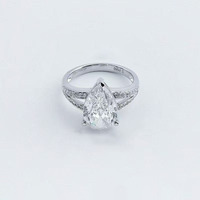 Anello di Lusso con Diamante Sintetico a Goccia, Taglio a Pera, in Platino PT950, Gioiello Raffinato per Fidanzamento e Matrimonio