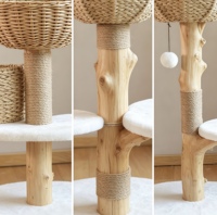 Arbre à chat en bois naturel avec plateforme en panier tressé à la main, poteau à gratter en sisal et jouet pompon suspendu