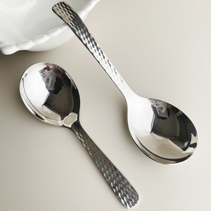 Cuchara de Acero Inoxidable 304 con Textura Martillada, Acabado Liso Brillante, Resistente al Óxido, para Comer, Beber, Sopa y Uso en Hostelería - Product Image 1