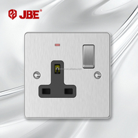 Prise Murale Britannique Standard 1 Gang 13A SP/DP avec Interrupteur Néon en Acier Inoxydable IP20, Double Terre, Facile à Installer pour Maison et Bureau Modernes
