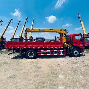 Grue montée sur camion Shacman 4*2, moteur Yuchai 240HP XC MG, flèche à 5 sections de 10 tonnes pour levage en usine minière - Product Image 6