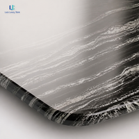Table basse en marbre noir Luca Silver Wave |   Base en métal carrée à veines ondulées horizontales polies, moderne, pour salon, villa, sur mesure