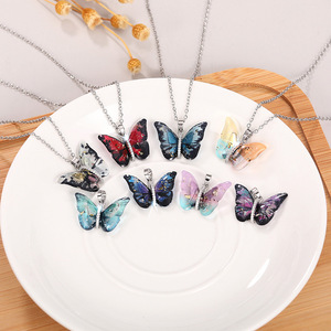 Collar de Mariposa con Degradado de Color para Mujer, Collar con Dijes Coloridos, Joyería de Moda para Uso Diario, Regalo - Product Image 5